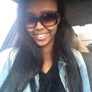 Meet your Posher, Muna